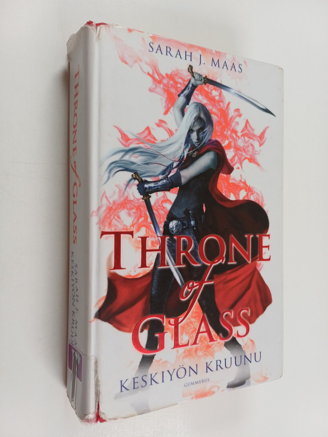 Sarah J. Maas : Keskiyön kruunu