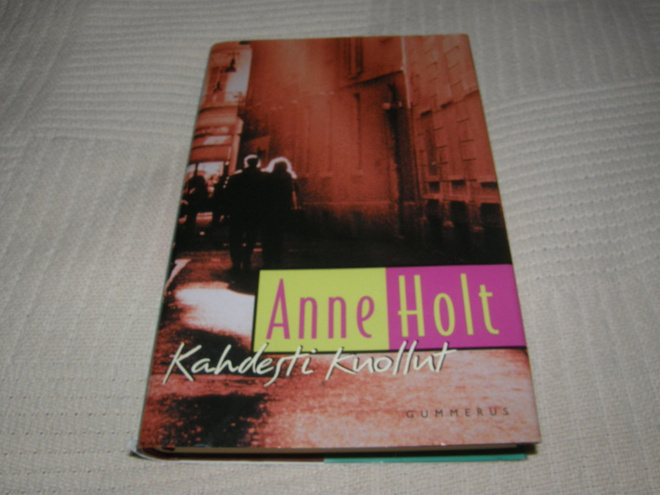 Anne Holt Kahdesti kuollut  -sid