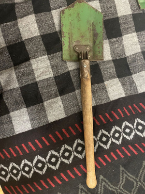 Taitettava pioneeri kenttälapio