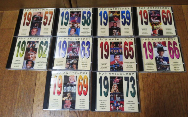 10 kpl:n nippu Pop Anthology 1957-1973 väliltä cd-levyjä.