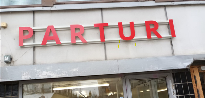 Myydään isot PARTURI kirjaimet (ulkokäyttöön)