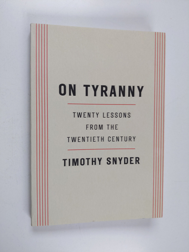 Timothy Snyder : On Tyranny - Twenty Lessons from the Twe...