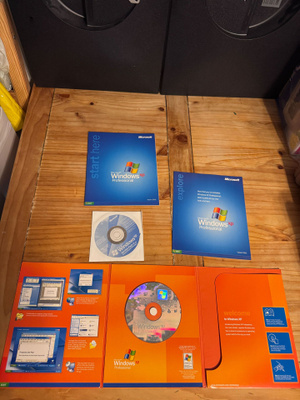 MS Windows XP – alkuperäinen paketti, CD:t ja ohjekirat