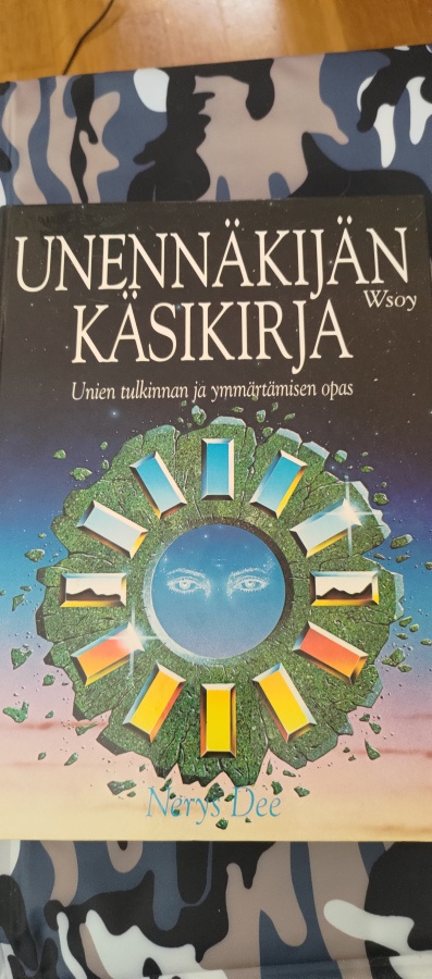 Nerys Dee : Unennäkijän käsikirja : unien tulkinnan ja ymmär