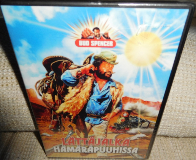 Lättäjalka Hämäräpuuhissa (muoveissa) DVD