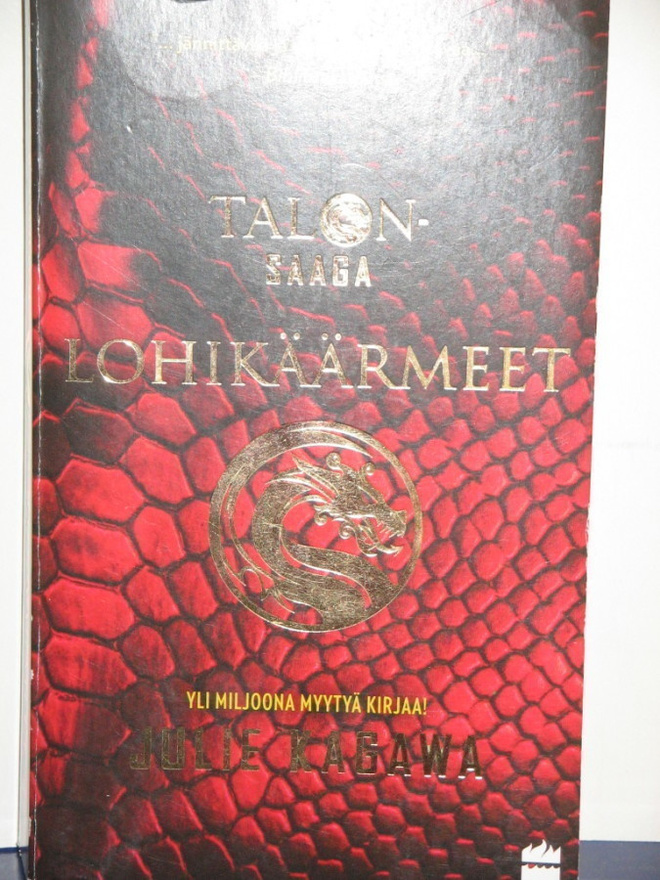 Julie Kagawa : LOHIKÄÄRMEET