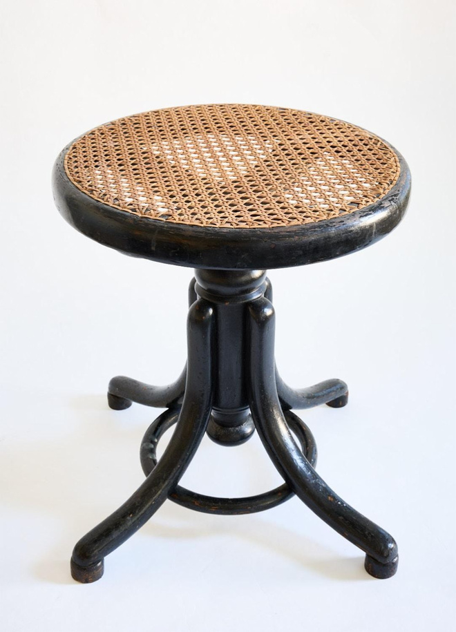 Thonet pianotuoli nro 1.