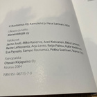 [ NIMIKIRJOITUS ] Raimo Helminen - Vaatimattomuuden.. (2004) - pikkukuva 3