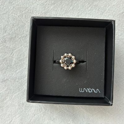 Lumoava Daisy Sormus