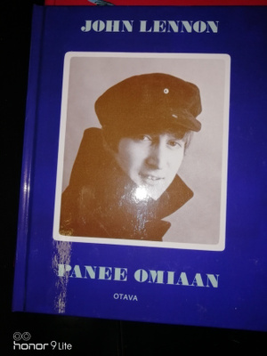 John Lennon Panee omiaan