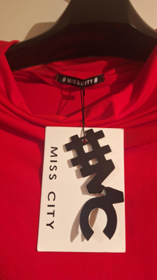 Punainen Miss City mekko