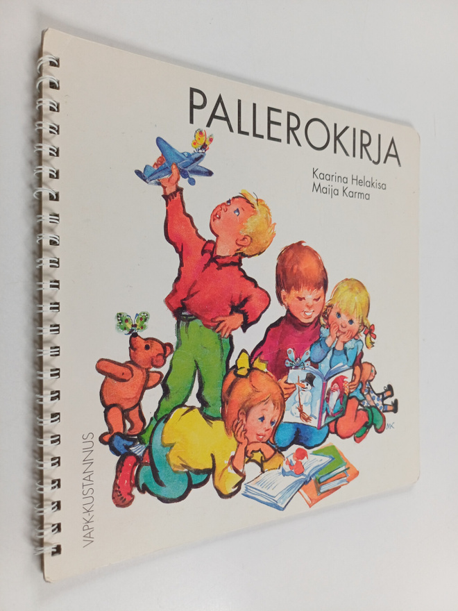 Kaarina Helakisa ym. : Pallerokirja