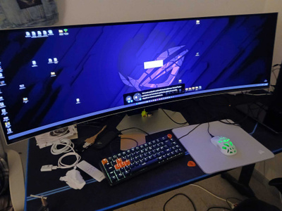 Samsung Odyssey OLED G9 (G93SC) 49" -kaareva pelinäyttö