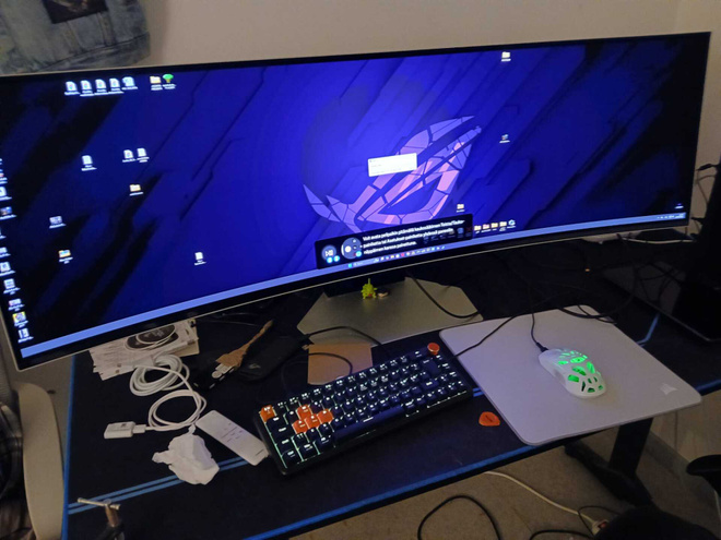 Samsung Odyssey OLED G9 (G93SC) 49" -kaareva pelinäyttö