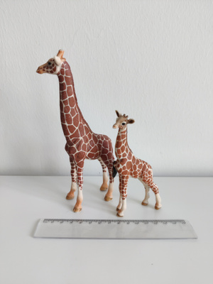 Schleich kirahvit