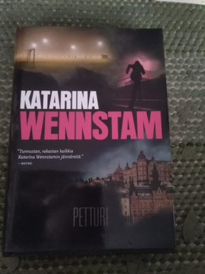 Katarina Wennstam: Petturi -kovakantinen-