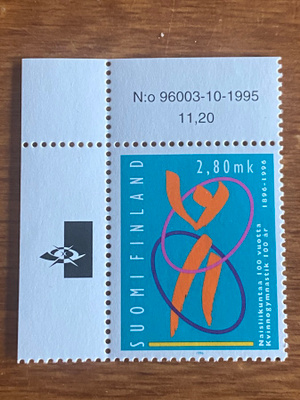 NAISLIIKUNTA 100 VUOTTA NUMERO MARGINAALILLA**
