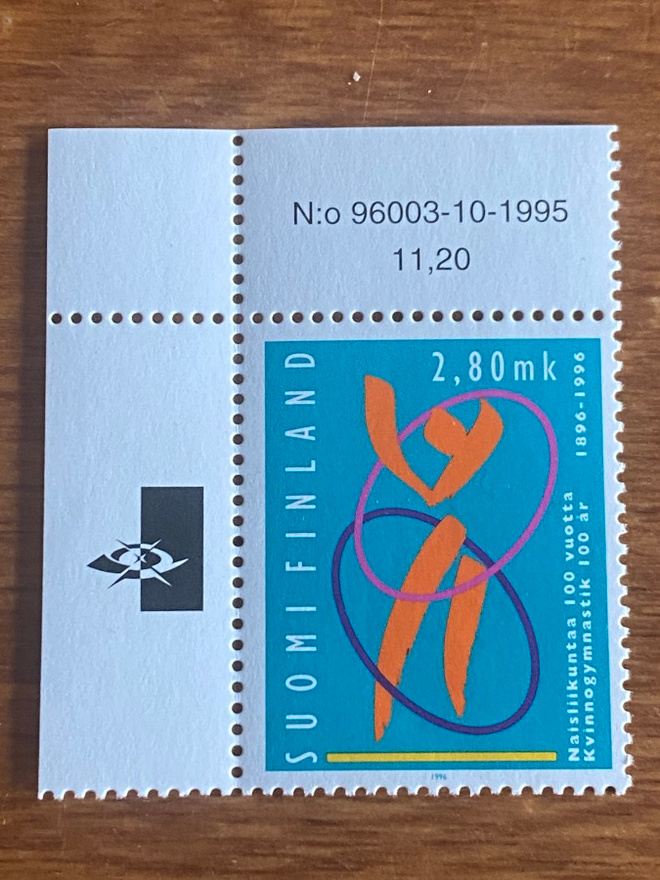 NAISLIIKUNTA 100 VUOTTA NUMERO MARGINAALILLA**