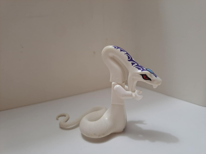 LEGO  Pythor Chumsworth - White