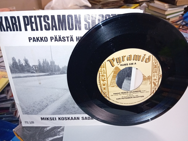7" single Kari Peitsamon Skootteri Pakko päästä Helsinkiin