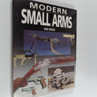 Ian V. Hogg : Modern small arms - pikkukuva 1