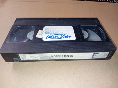 VHS BLACK RIBBON ( EI KOPPAA ) SIS POSTIKULU