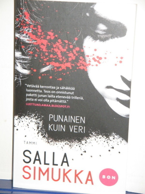 Salla Simukka : PUNAINEN KUIN VERI