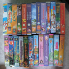 ISO KASA LASTEN VHS-ELOKUVIA - pikkukuva 1