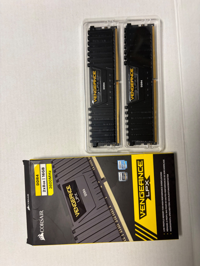 DDR4 16GB 3600MHz Corsair Vengeance LPX