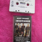 THE MUSTANGS - must twang : BBK 2507 - pikkukuva 1