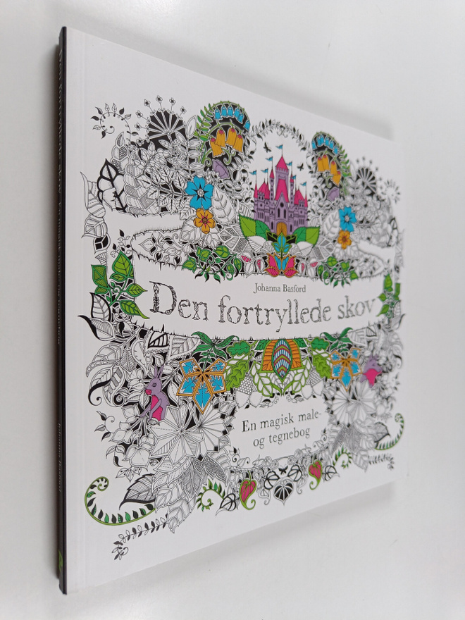 Johanna Basford : Den fortryllede skov : en magisk male- ...