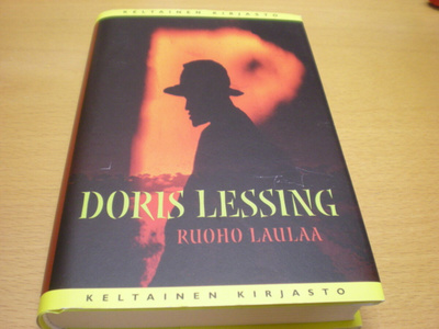 Doris Lessing: Ruoho laulaa