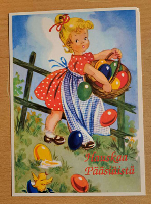 lapsi, tytöllä munakori, kortti kulkenut