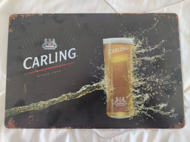 Upea retrohenkinen Carling-metallikyltti / pubikyltti