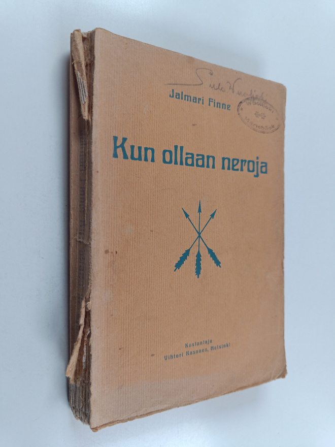 Jalmari Finne : Kun ollaan neroja - 3-näytöksinen näytelm...