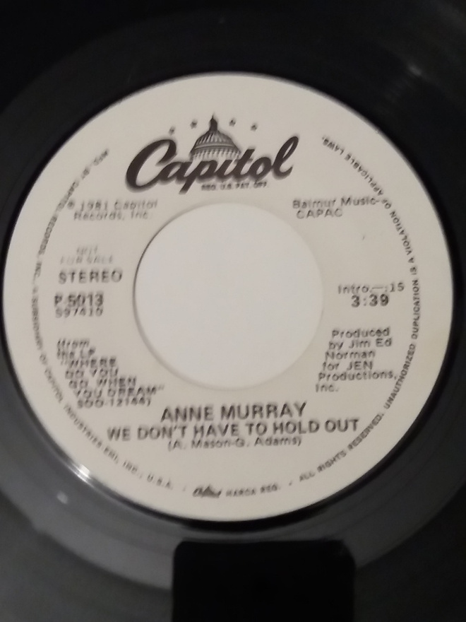 7" ANNE MURRAY - We Dont Have To Hold Out - single -81 MINT-