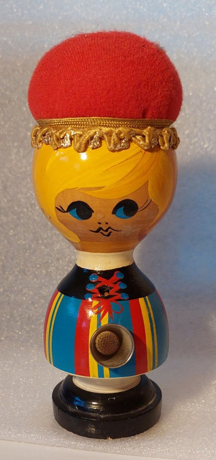 Vintage puinen ' neulatyynynukke '! 2.