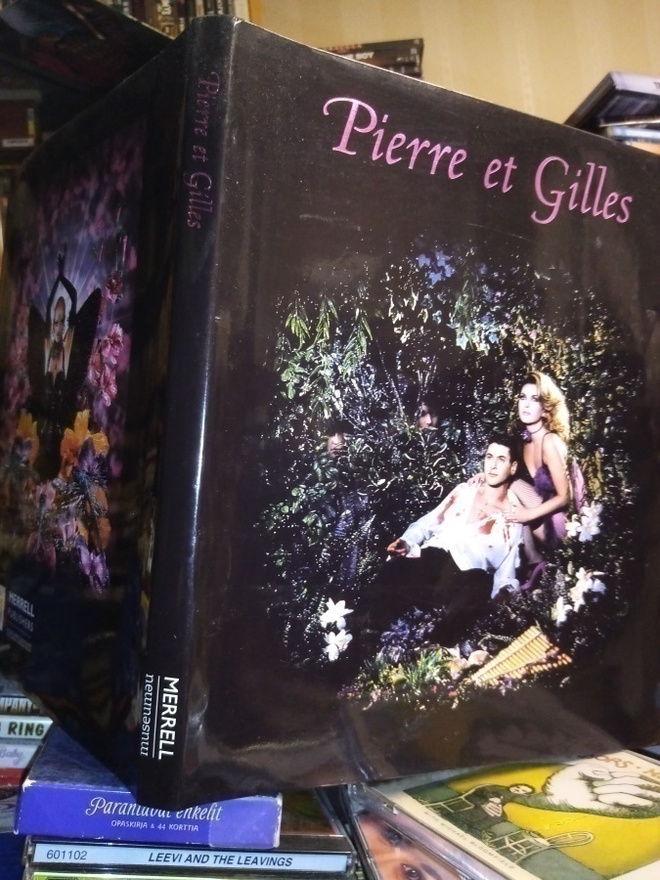 Pierre et Gilles ( Merrell publishers ltd) SIS POSTIKULU