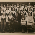 Varkaus  29.4.1945, leidit kansanpuvuissa,  vkpk, ei p. - pikkukuva 1