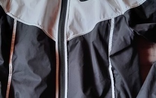 NIKE TAKKI,S