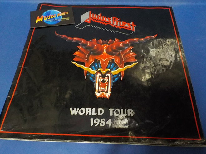 JUDAS PRIEST KIERTUEKIRJA NELJÄLLÄ NIMMARILLA