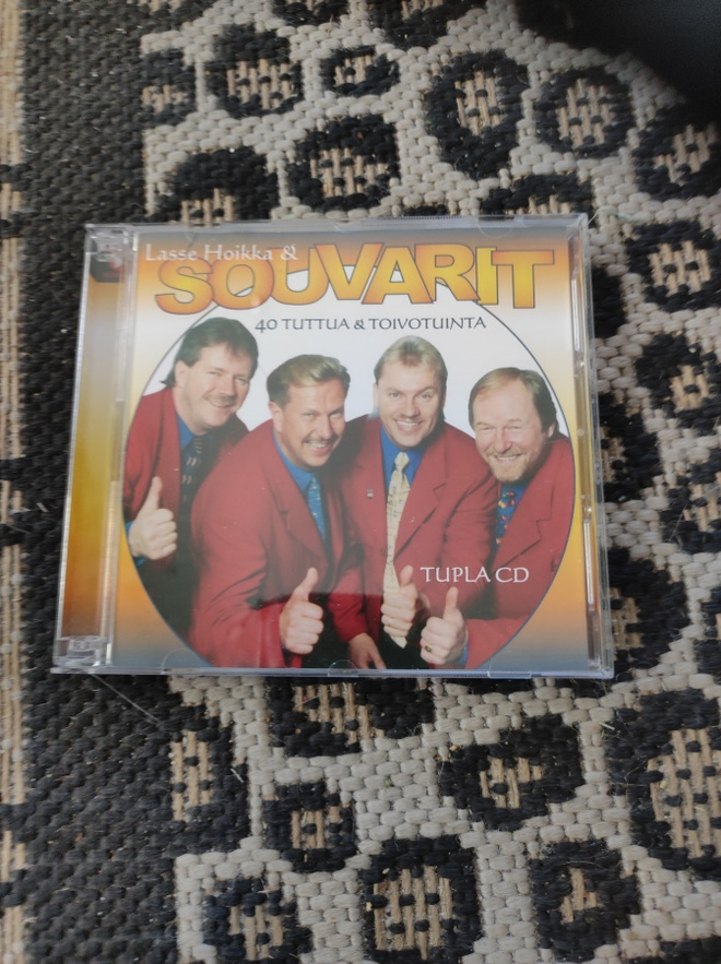 Lasse Hoikka ja Souvarit 40 tuttua ja toivotunta