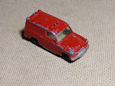 Ford Thames van	Pakettiauto	 No 20	1:64	Husky