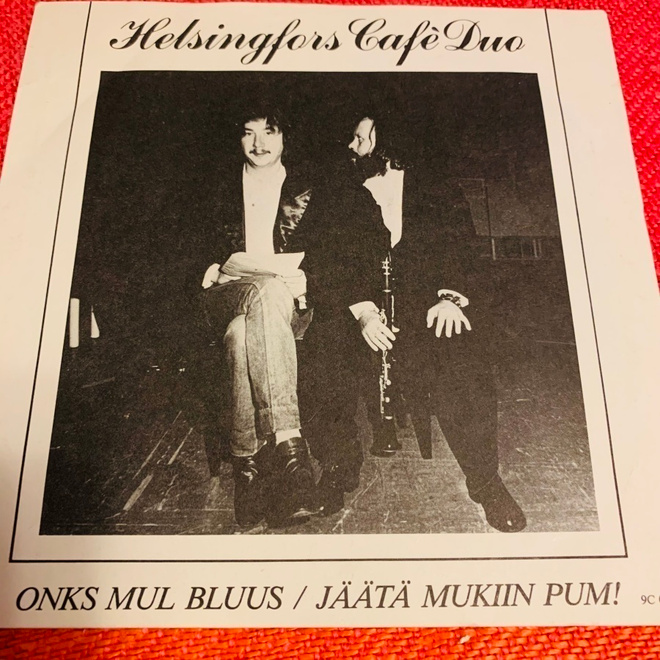 HELSINGFORS CAFE DUO: Onks mul bluus * Jäätä mukiin pum!