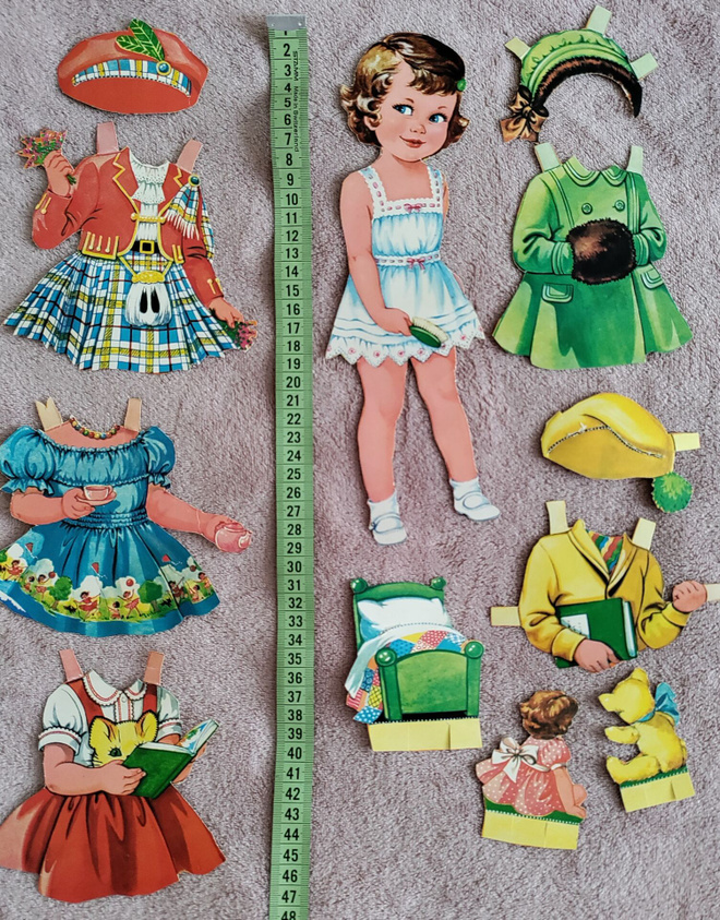 Paperinukke tyttö 1950-60-luku
