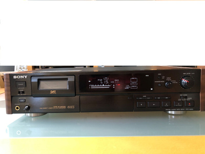 Sony DTC-60ES DAT kasettisoitin
