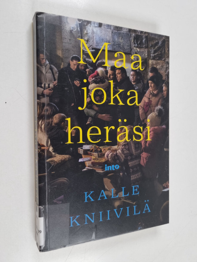 Kalle Kniivilä : Maa joka heräsi
