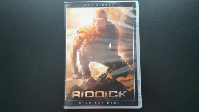 DVD: Riddick (Vin Diesel, Karl Urban 2013)