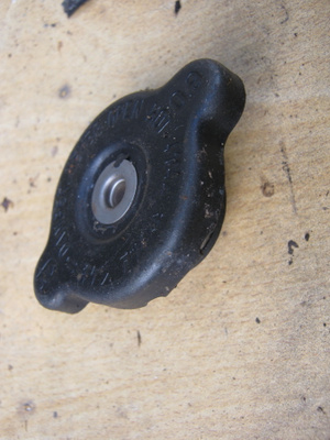 Kawasaki AR125 jäähdyttimen korkki