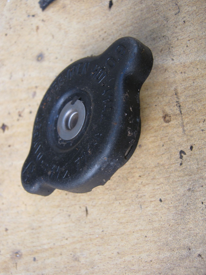 Kawasaki AR125 jäähdyttimen korkki